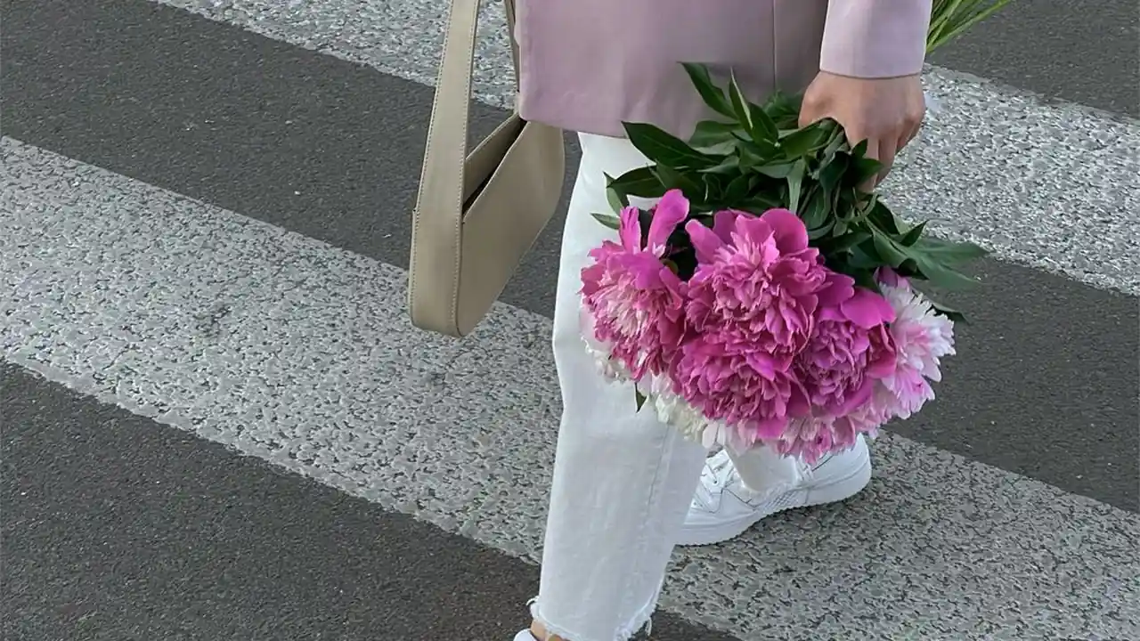 寻找国产极品美女视频福利时的渠道选择与风险防范